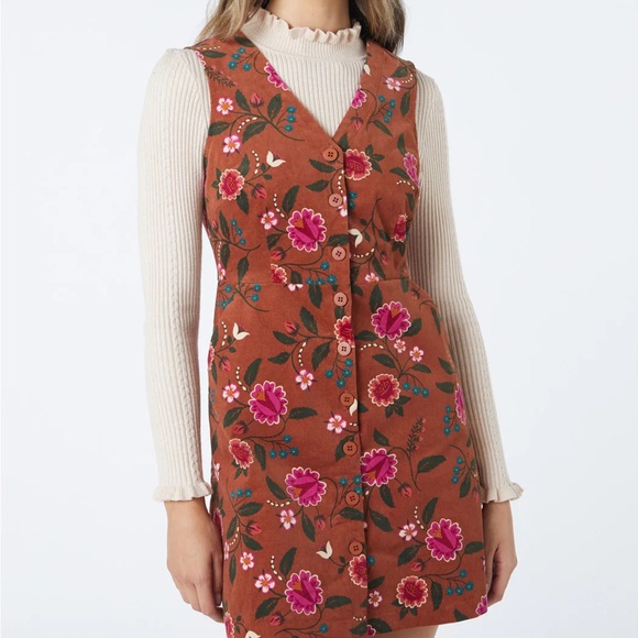 Princess Highway Dresses & Skirts - Princess highway corduroy style button dress